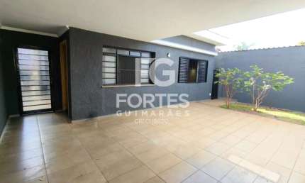 Casa Térrea 227m² toda reformada e com visual moderno, sendo 2 quartos com armários, ao lado da avenida Antônio e Helena Zerrener, e próximo dos supermercados Carrefour, Savegnago e Maravilhas do Lar;