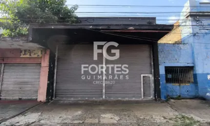 Salão comercial 350m² sendo área principal em vão livre com pé direito alto, podendo usar o recuo para estacionamento de clientes, porta de aço modelo comercial de enrolar e com automação + sótão para