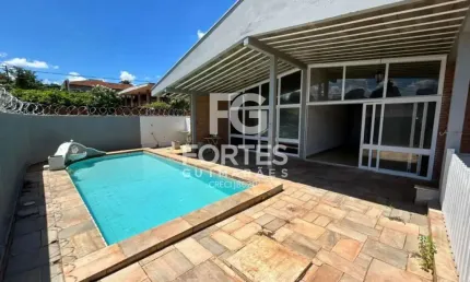 Casa Comercial Para Locação, 06 Quartos Sendo 01 Suíte, 420 m² de Área Construída