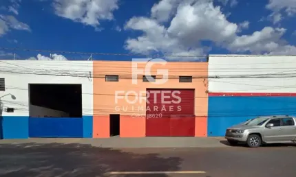 Salão comercial 330m² em vão livre, pé direito de 7 metros, piso em concreto reforçado, porta de entrada 5x5m e cobertura com estrutura metálica com telha de aço galvanizado, na avenida costa e silva 