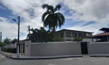 À VENDA: Casa no Condomínio Jardim do Horto II - 471m² de área construída e 828m² de área total.