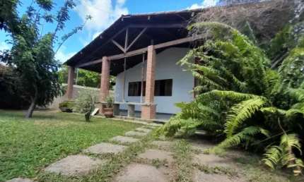CASA MOBILIADA COM 5 QUARTOS PARA VENDA OU ALUGUEL (temporada), 1350m² de área total.