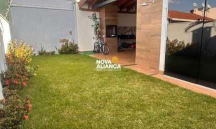 Casa à venda no bairro Nenê Gomes – Conforto, sofisticação e espaço para toda a