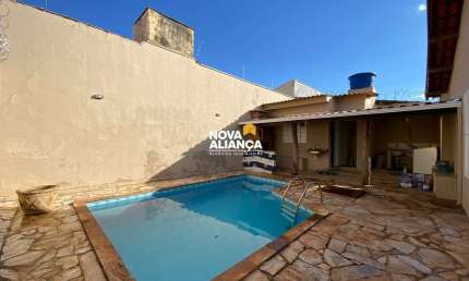 Casa com 3 quartos à venda no Olinda, Uberaba , 184 m2 por R$ 620.000
