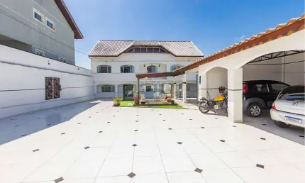 Casa no Campo Comprido 380m² – Estuda Permuta - 5 quartos sendo 2 suítes – 10 vagas