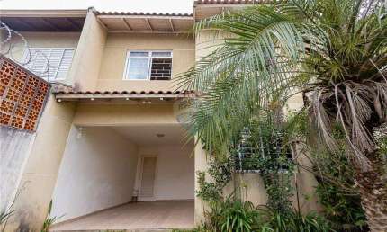 Sobrado duplex à venda na Rua Rolando Salin Zappa Mansur, 335 Cachoeira Curitiba/PR