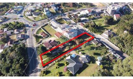 Terreno 1.823 m² no Centro de Quatro Barras com 2 entradas, sendo a principal na Av. Dom Pedro R$1.300.000,00