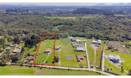 Chácara com terreno 10.000m² e casa construída de 270m² com 4 dormitórios, 4 banheiros, valor R$ 1.949.000,00 Corredor Butiá, Campina Grande do Sul