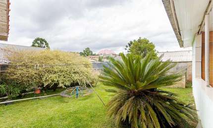 Casa com 3 quartos, 3 vagas cobertas, espaço gourmet e quintal - Jardim das Graças, Colombo