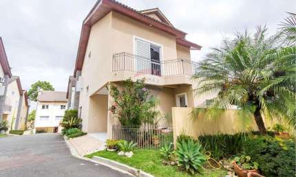 Casa com 3 quartos sendo um suíte, 3 vagas de garagem –Bom Retiro –Curitiba/PR  R$ 1.499.000,00