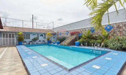 Casa Térrea   - com piscina a Venda no Bairro Cajuru