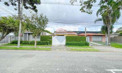 Casa térrea no Hugo Lange com 286,90m2 podendo ser Residencial ou comercial