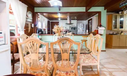 Casa à venda com 195m²,  2 quartos, 1 suíte, 2 Banheiros, 4 vagas no São  Braz