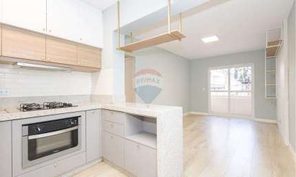 Apartamento com sacada no Agua Verde 2 quartos e 1 suite.
