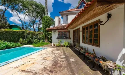 Casa com piscina, 3 quartos, 4 vagas, Seminário - Curitiba