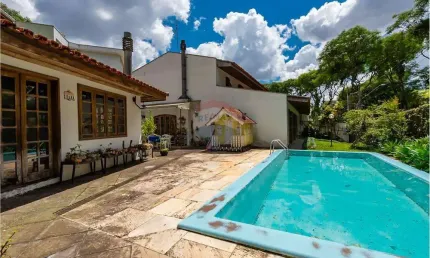 Casa com piscina, 3 quartos, 4 vagas, Seminário - Curitiba