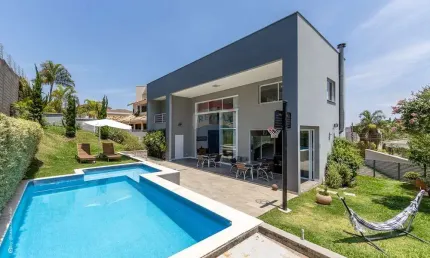 Casa de Alto Padrão com 4 Quartos (2 Suítes) no Villaggio di Verona - Vinhedo-SP