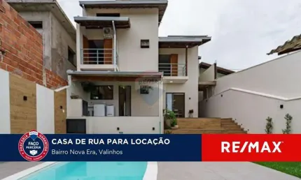 Casa com 3 Quartos e 3 banheiros à Venda, 284 m² por R$ 1.155.000