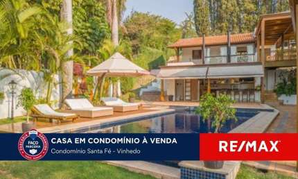 Vende-se casa mobiliada:  6 suítes, quadra de tênis, de futebol, piscina, gourmet. Espaço, charme e sofisticação.