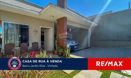 Vende-se casa térrea, com 3 dormitórios, 1 suíte e 2 vagas de garagem.