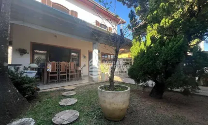 Sobrado com 4 dormitórios à venda, 320 m² por R$ 1.500.000,00 - São Benedito - Pindamonhangaba/SP