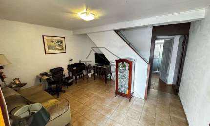 Sobrado de tres dormitórios, uma vaga de garagem, em ótima localização à venda, no Bairro do Belém,