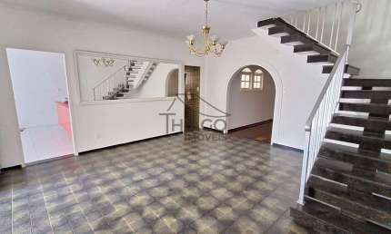 Casa de alto padrão, enorme, com seis vagas de garagem, localização perfeitapara locação, jardim an