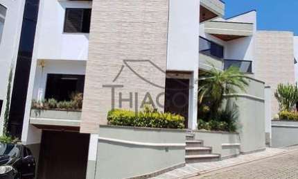Casa de condominio fechado, de 4 dormitórios, 4 vagas, condominio com ótima área de lazer à venda,