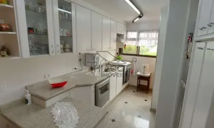 Apartamento a venda 3 dormitórios um deles suite, todos com sacada, duas vagas e com fácil acesso a