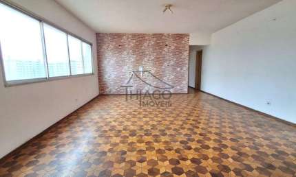 Apartamento enorme, com ambientes muito amplos, 3 dormitórios, 3 banheiros a um quarteirão do metro