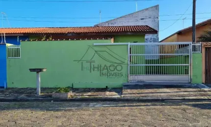 CASA TÉRREA DE 2 DORMITÓRIOS, A 600 METROS DA PRAIA DE PERUÍBE