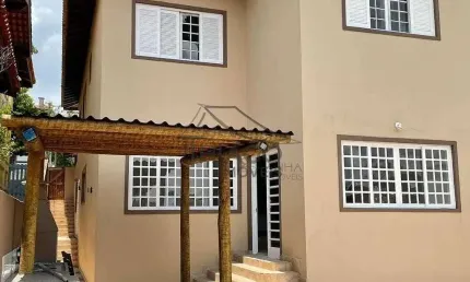 CASA À VENDA EM CONDOMÍNIO FECHADO COM PISCINA EM COTIA