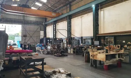 Excelente Galpão comercial no bairro Tatuapé com área de 1459m² e ponte rolante para 16ton , situad