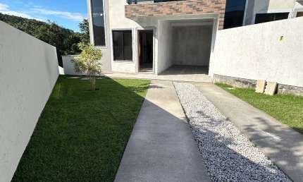 Sobrado com terreno na lateral com 3 quartos 1 suíte