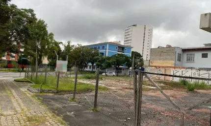 Terreno à venda na Rua Brigadeiro Franco, Mercês, Curitiba