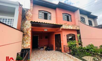 Sobrado à Venda no Tingui - Seu Novo Lar Espera por Você!