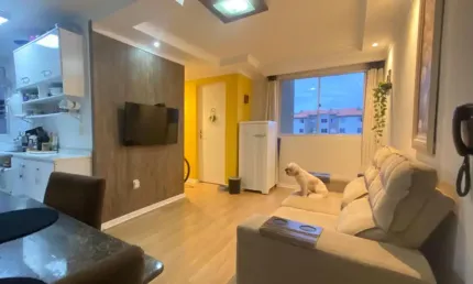 Apartamento aconchegante, com excelente iluminação e ventilação natural, no 3º andar .