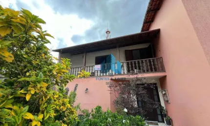 Casa triplex com 4 quartos e quintal com frutíferas à venda, 305 m² por R$ 949.900 - Boa Vista - Juiz de Fora/MG