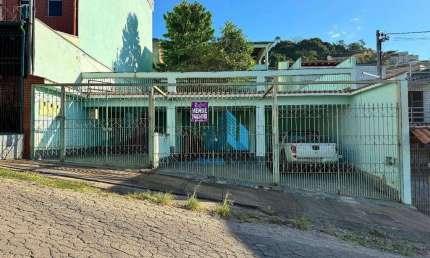 Casa com 3 quartos à venda, 250 m² por R$ 439.000 - Benfica - Juiz de Fora/MG