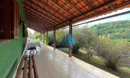 Casa tipo chácara com 3 quartos (2 suítes) na casa principal + 3 quartos nas casas de apoio - Recanto dos Lagos, Juiz de Fora / MG