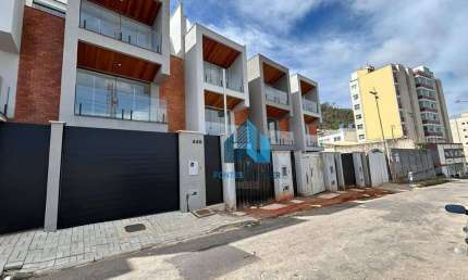 Casa com 3 quartos à venda, 200 m² por R$ 839.000 - Vale do Ipê - Juiz de Fora/MG