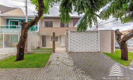 Casa à venda no Uberaba, 5 quartos sendo 2 suítes, 4 vagas de garagem