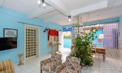 Casa com 3 dormitórios à venda, 330 m² por R$ 730.000,00 - Capão Raso - Curitiba/PR