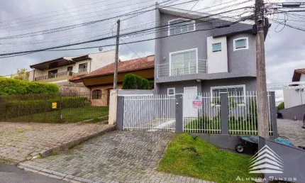 Casa a venda no Pilarzinho, 3 dormitórios, 2 vagas de garagem