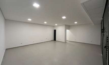 Loja comercial com 60m² na melhor rua da Liberdade.