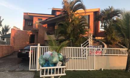 Casa em condomínio fechado com 5 quartos para alugar na Rua Suíça, 544, Atami, Pontal do Paraná, 200 m2 por R$ 16.500