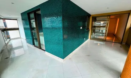 Apartamento a venda na Praia do Canto com Frente com Varandão