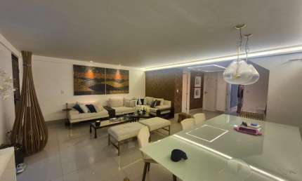 Cobertura Duplex à venda a 380m do mar em Manaíra, João Pessoa/PB