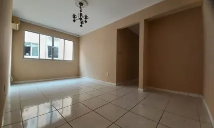 Imóvel de três dormitórios com vaga livre no Kobrasol