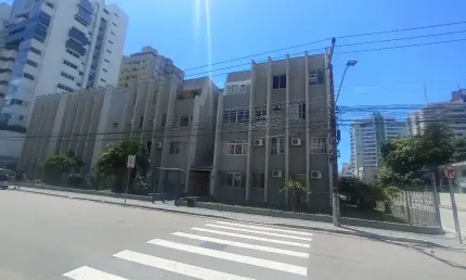 Apartamento 3 dormitórios, 1 banheiro, 1 lavabo e uma vaga de garagem no Bairro Campinas, São José - SC
